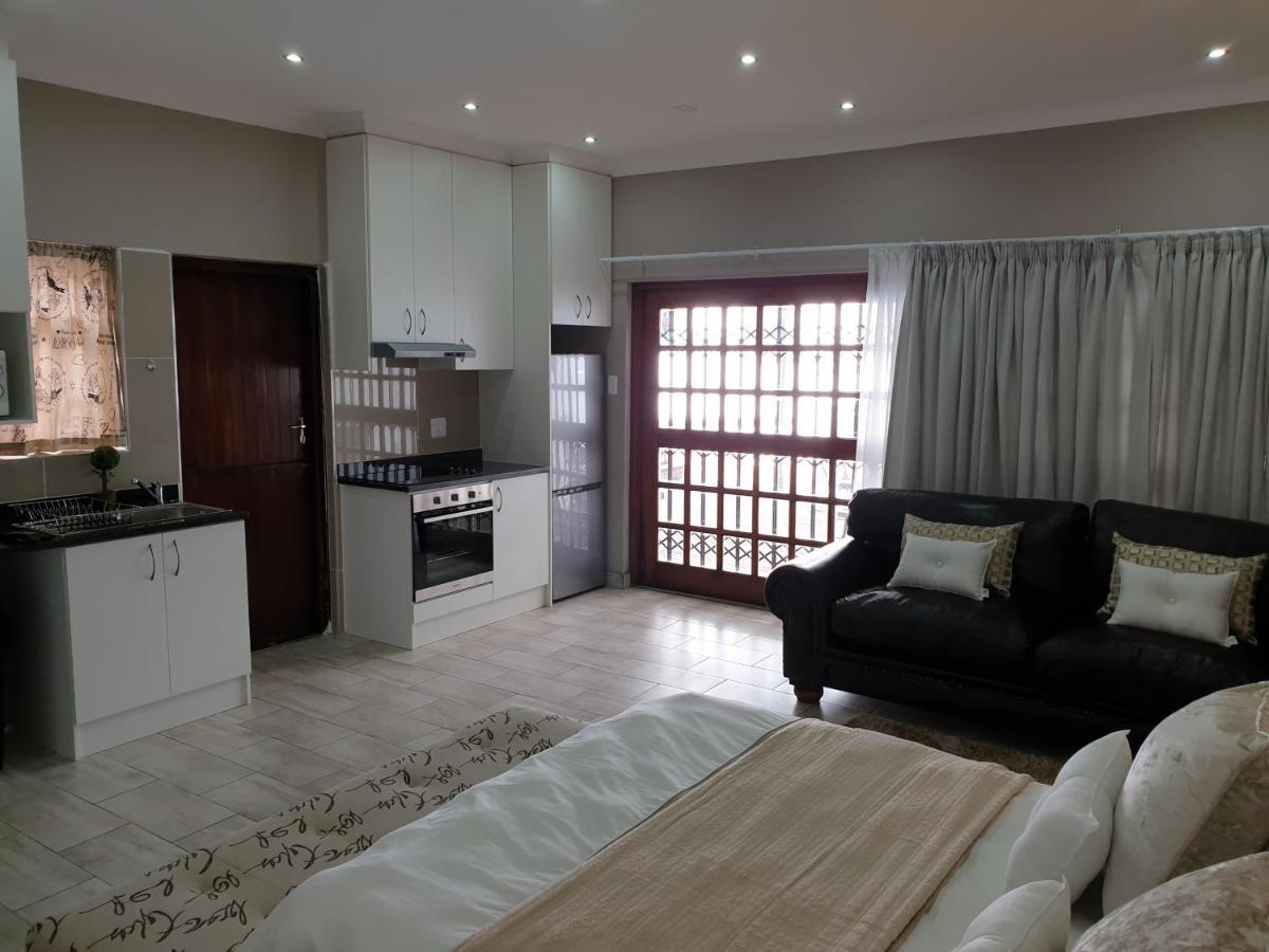 Pongola Road Self Catering Accommodation Uitenhage Екстер'єр фото